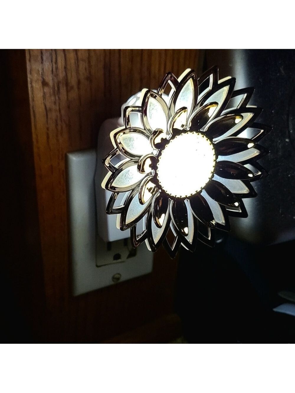 ROSE GOLD FLOWER NIGHTLIGHT WALLFLOWER PLUG - Picture 4 of 4